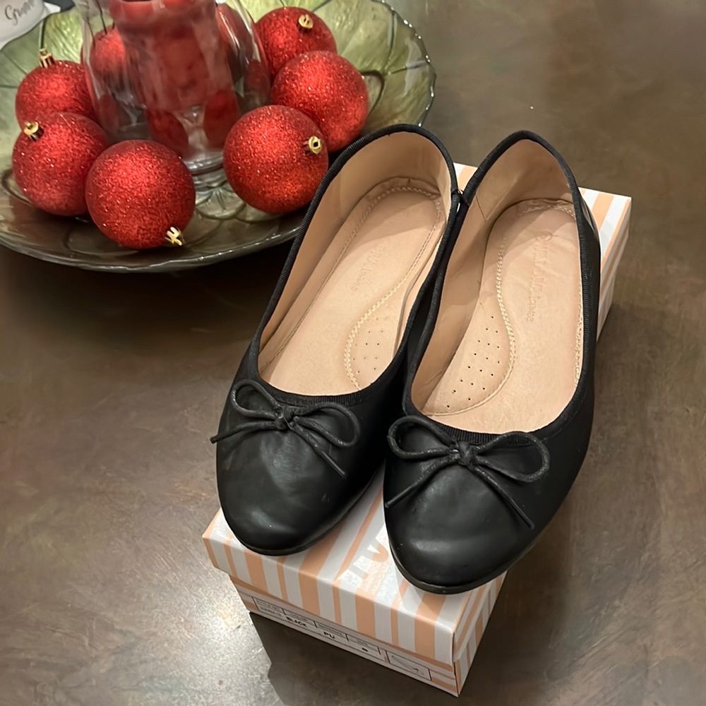 Women’s size 9, wild diva lounge, black, ballet flats